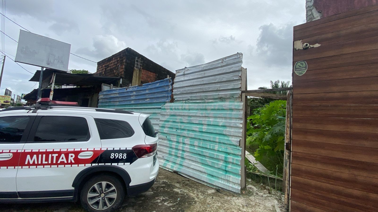 Homem morre eletrocutado ao tentar pular muro de loja em João Pessoa 