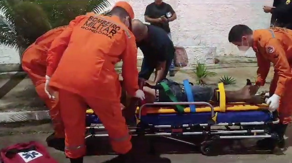 Jovem chegou a ser socorrido, mas morreu horas depois de chegar no Hospital Regional de Vilhena, RO — Foto: Reprodução