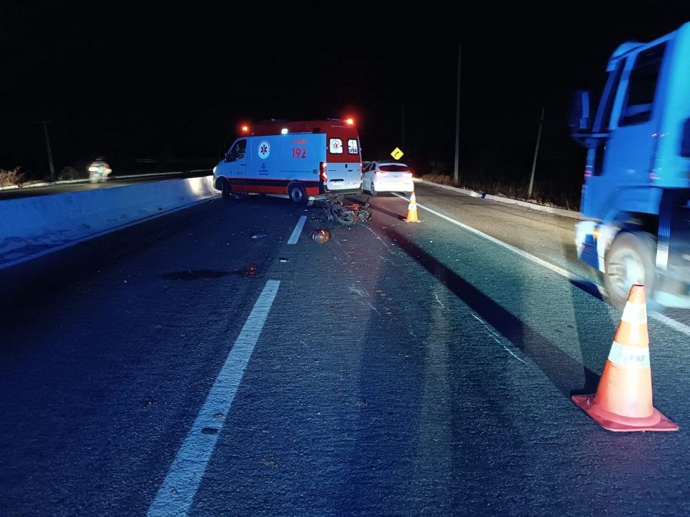 Homem morreu após colisão entre moto e vaca em Mossoró — Foto: PRF/Cedida
