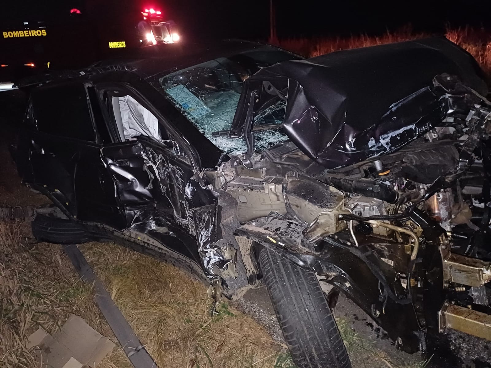 Caminhão desgovernado bate em quatro e deixa seis feridos na BR-232