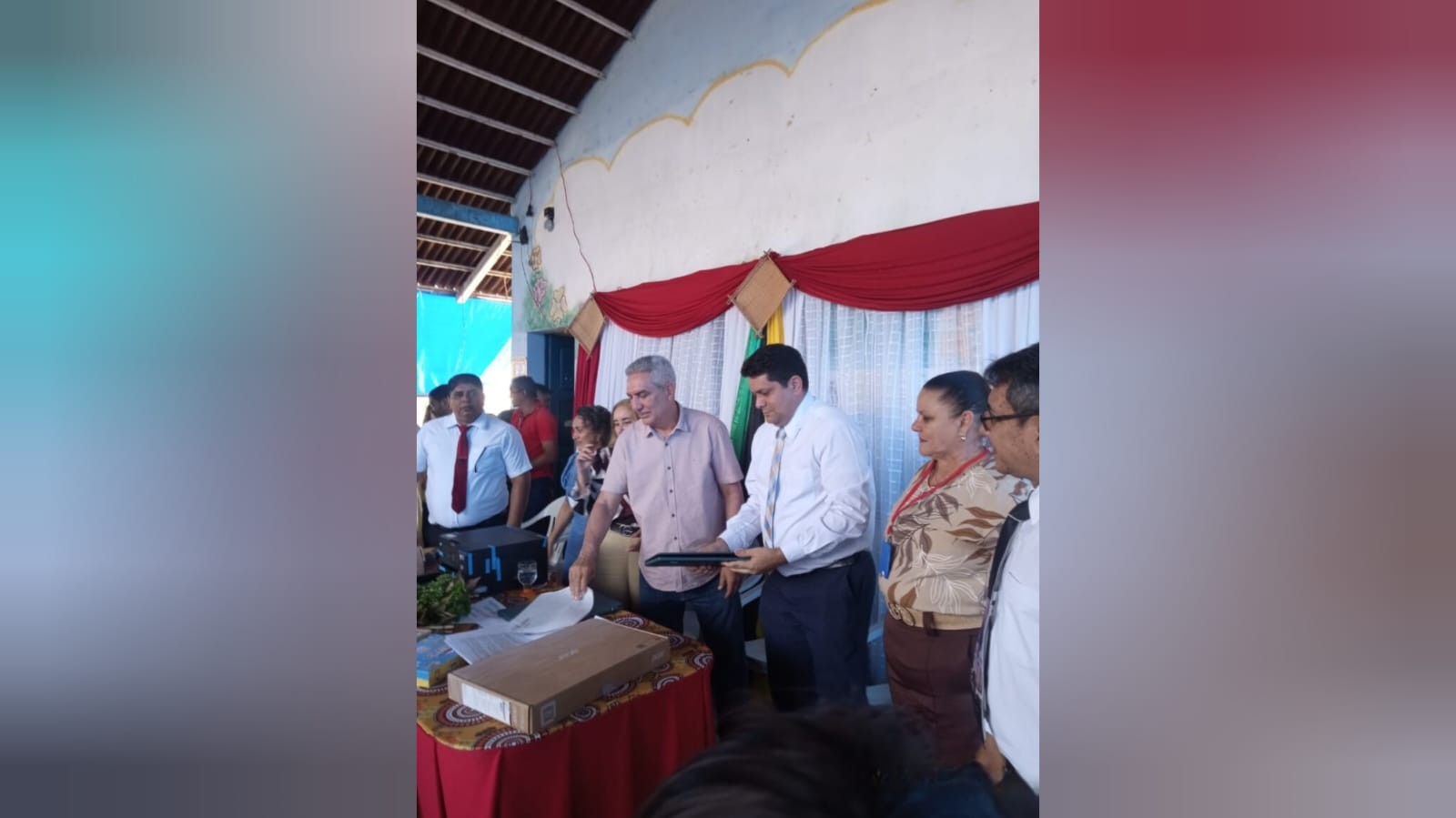 
Igreja de Jesus Cristo dos Santos dos Últimos Dias doa mais de 1,5 mil itens para fortalecer a educação em Óbidos