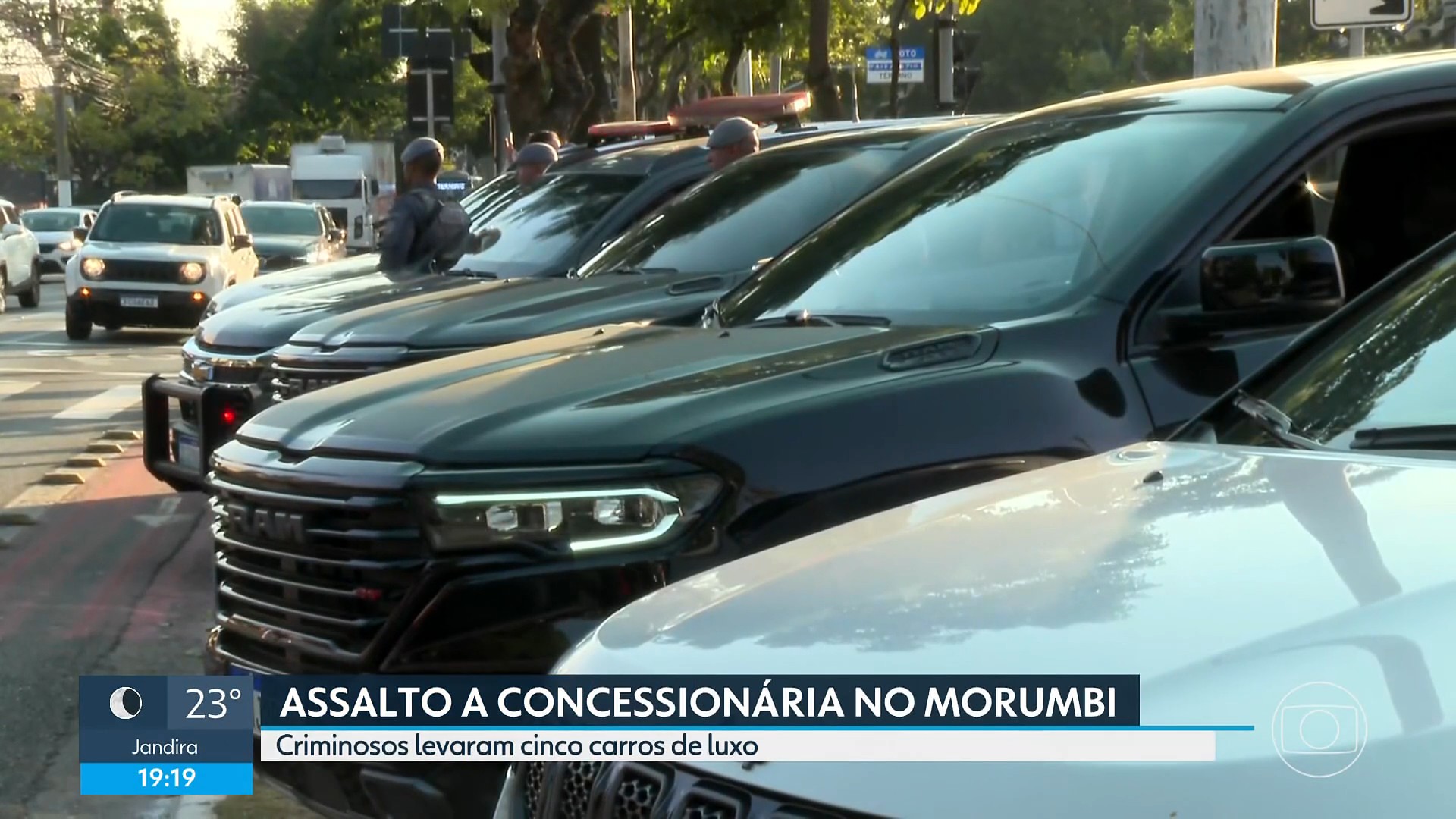 Ladrões furtam três carros de luxo em concessionária no Morumbi, Zona Sul de SP