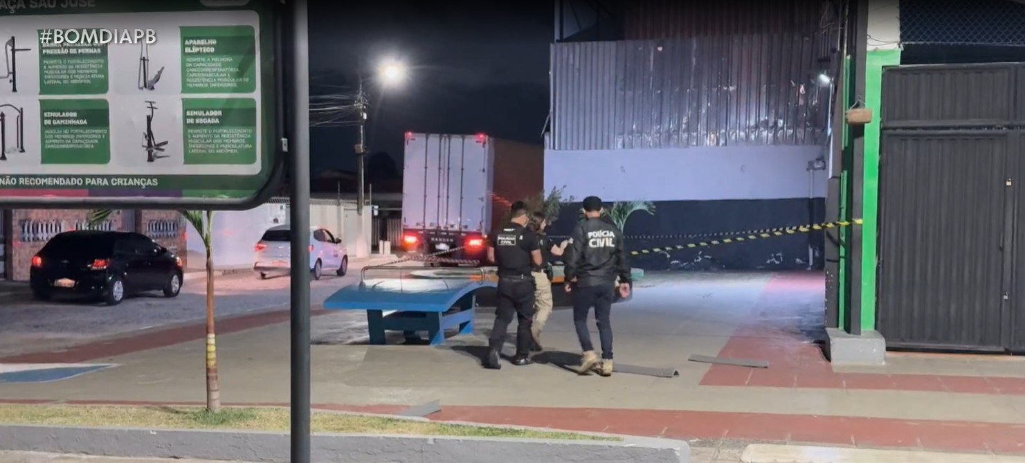 Jovem é morto a tiros em praça de Bayeux