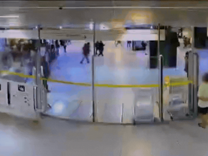 Vídeo mostra corrida de agente para pegar ladrão de celular no metrô de SP: 'Driblou e pulou em cima dele'