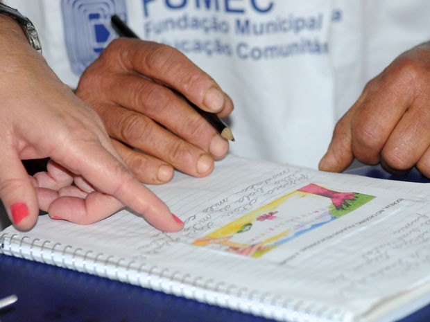 Inscrições para programa de alfabetização de adultos são abertas em Cuiabá; saiba como participar