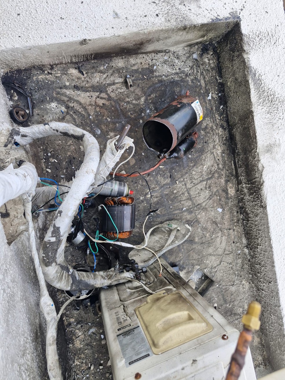 Compressor de ar-condicionado explode e jovem morre em Balneário Camboriú — Foto: CBMSC/Divulgação