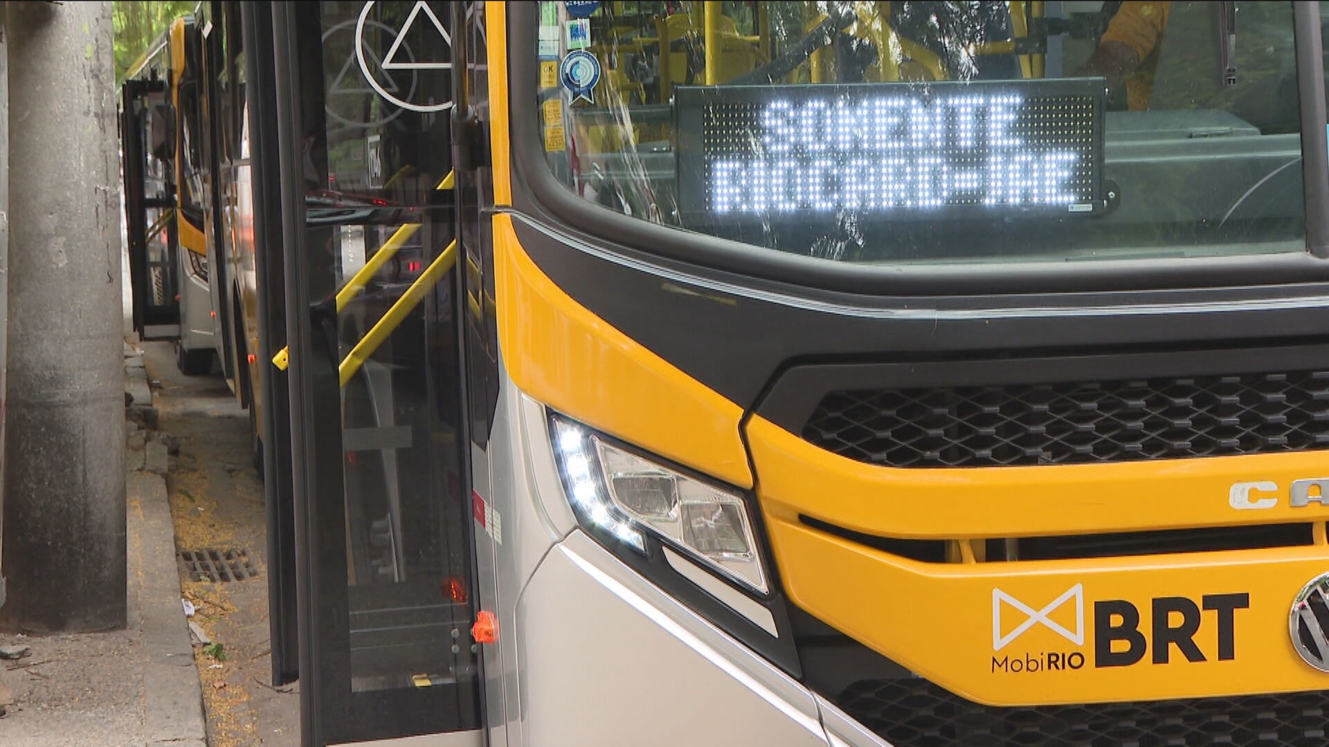 Ônibus do Rio começam a deixar de aceitar dinheiro, e passageiros relatam dificuldades com medida