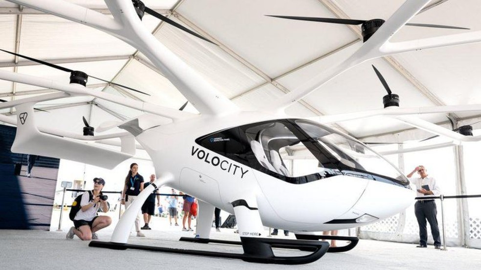 A VoloCity tem dois lugares, mas há planos para aeronaves maiores. — Foto: Volocopter via BBC