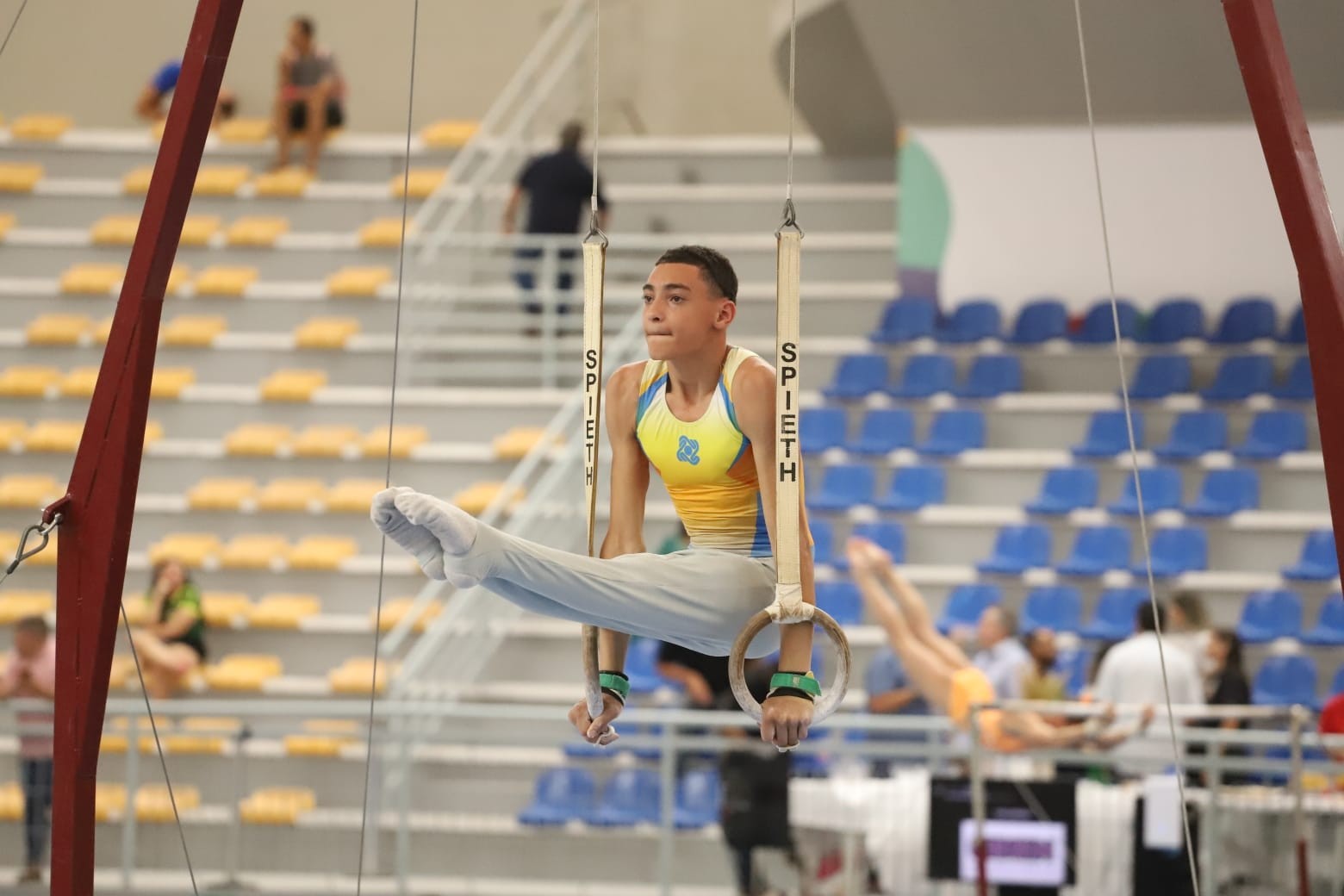 Estudante da rede pública do DF representa Brasil em campeonato mundial de ginástica artística