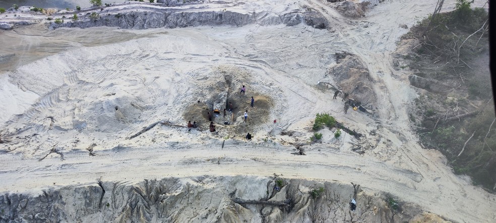 Operação combate garimpo ilegal na Terra Indígena Sararé em MT — Foto: Ibama