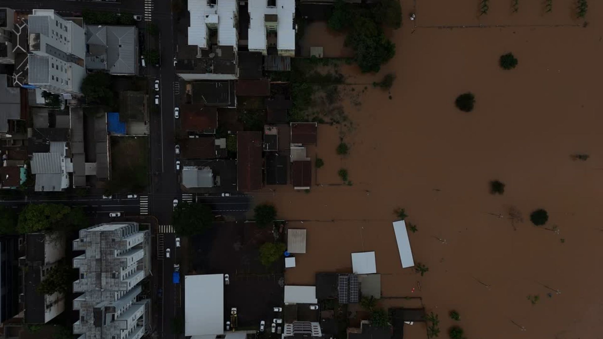 VÍDEO: um ano após enchente histórica, Lajeado volta a sofrer com alagamento do Rio Taquari
