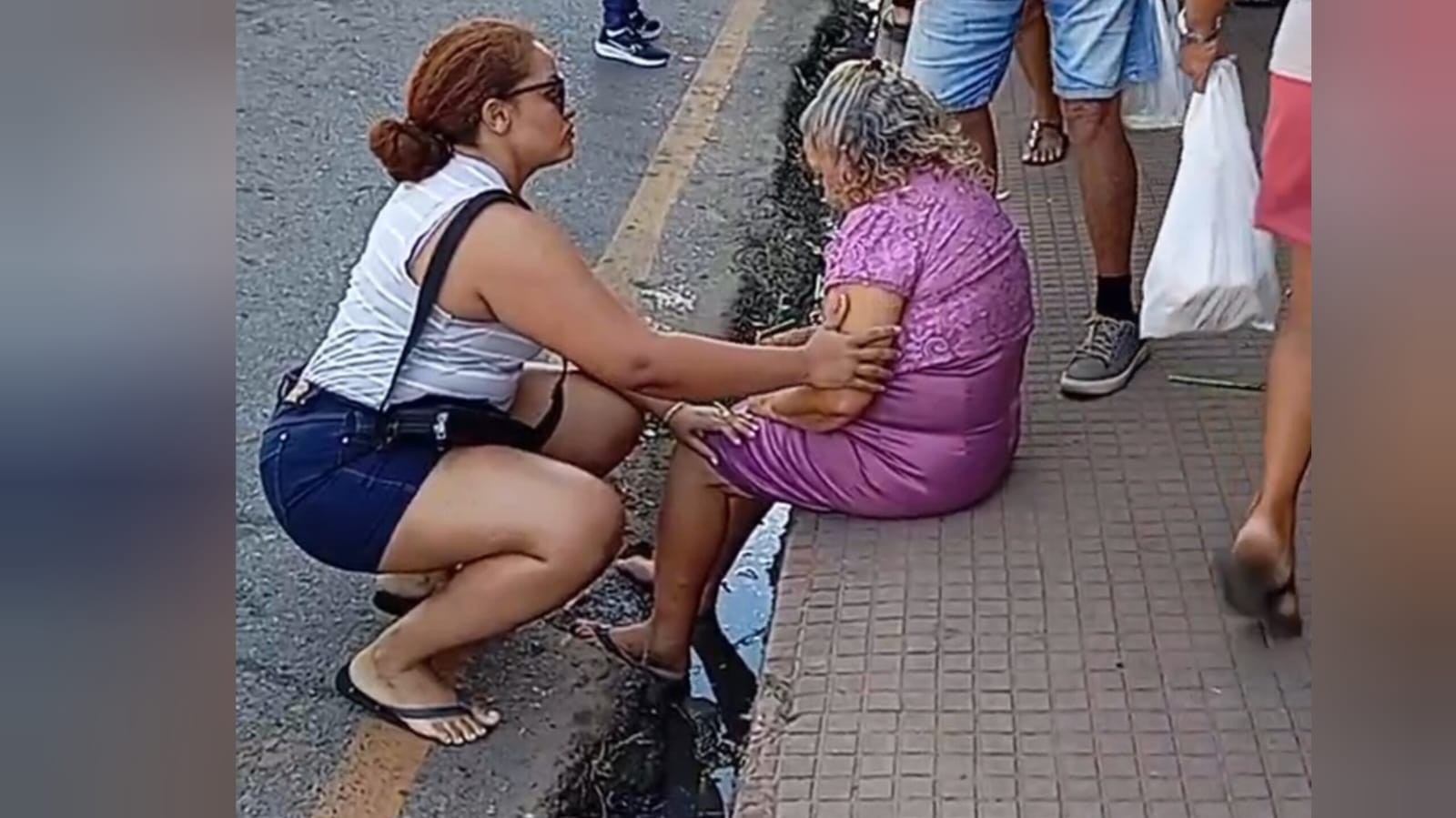 VÍDEO: Passageira idosa fica ferida após queda de ônibus em movimento em Santarém
