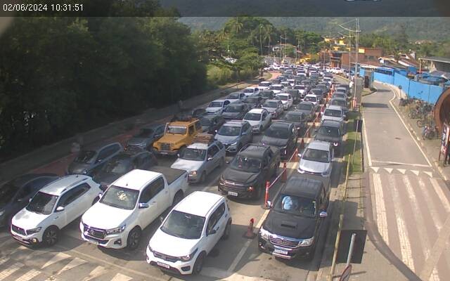 Na volta do feriado, motorista enfrenta 2h de fila na balsa entre Ilhabela e São Sebastião