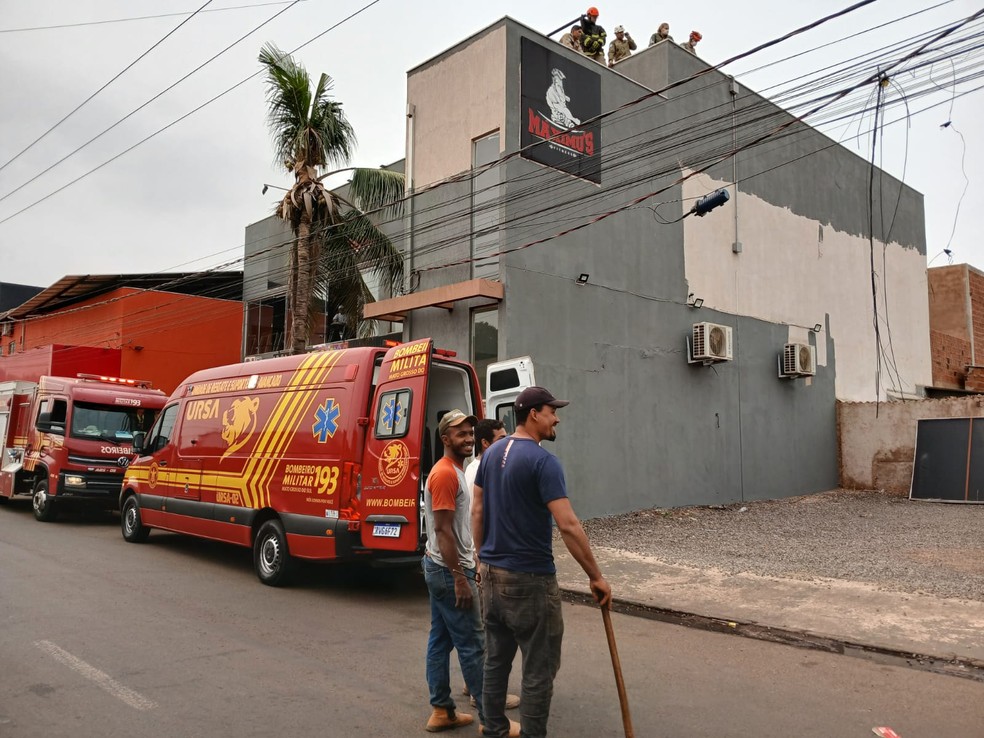 Acidente ocorreu na manhã desta quinta-feira (5), no bairro Jardim Centenário — Foto: Osvaldo Nóbrega/ TV Morena