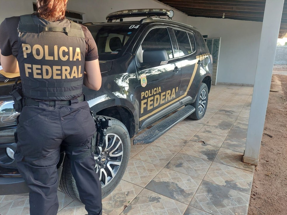 PF cumpre mandado em Boa Vista (RR) durante operação contra venda de cassiterita da Terra Yanomami — Foto: Polícia Federal