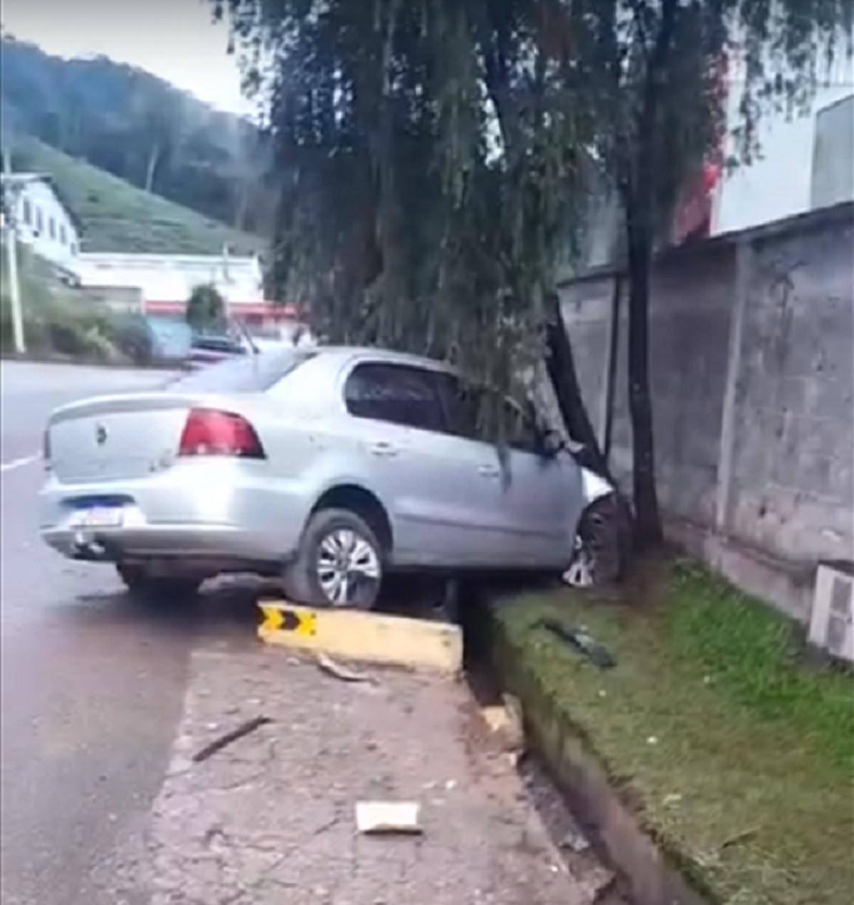 Moradores cobram melhorias e denunciam problemas na RJ-130 entre Teresópolis e Friburgo