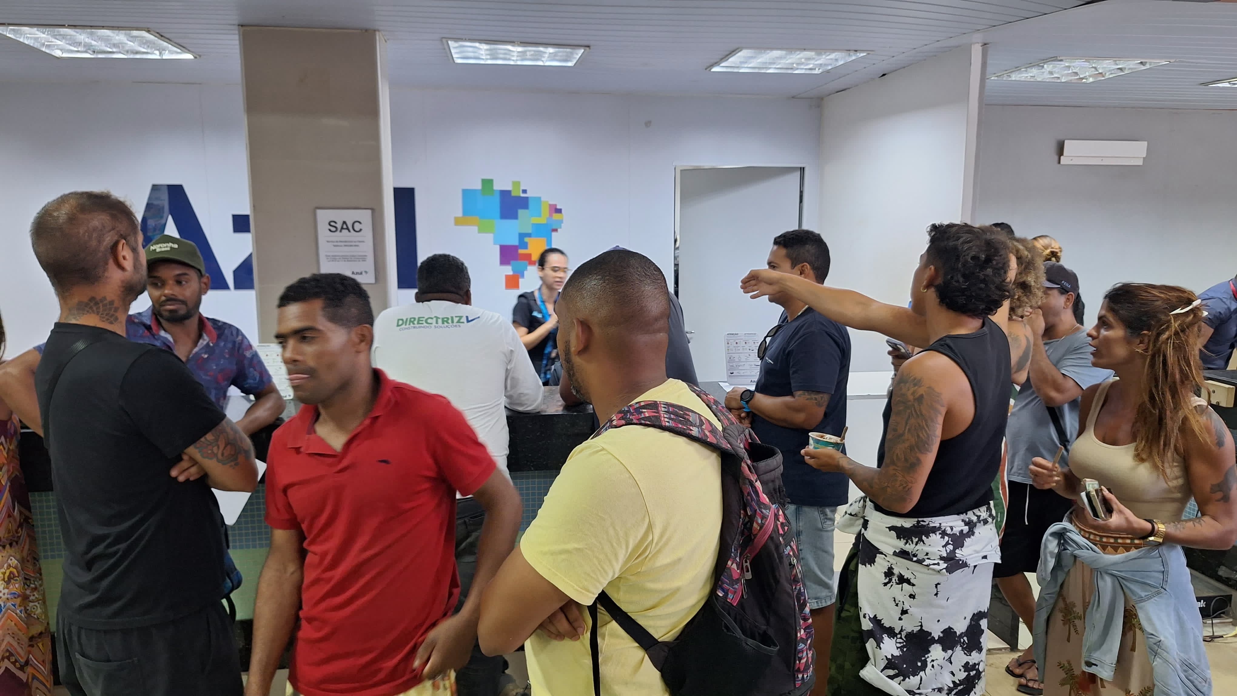 Moradores de Fernando de Noronha relatam transtornos para conseguir passagens depois que voos da Voepass foram suspensos
