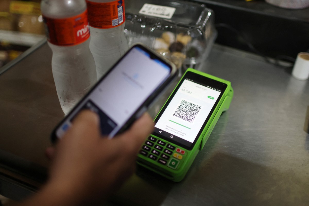PIX dever&aacute; ter op&ccedil;&atilde;o de pagamento por aproxima&ccedil;&atilde;o de celular, diz Campos  Neto | Economia | G1