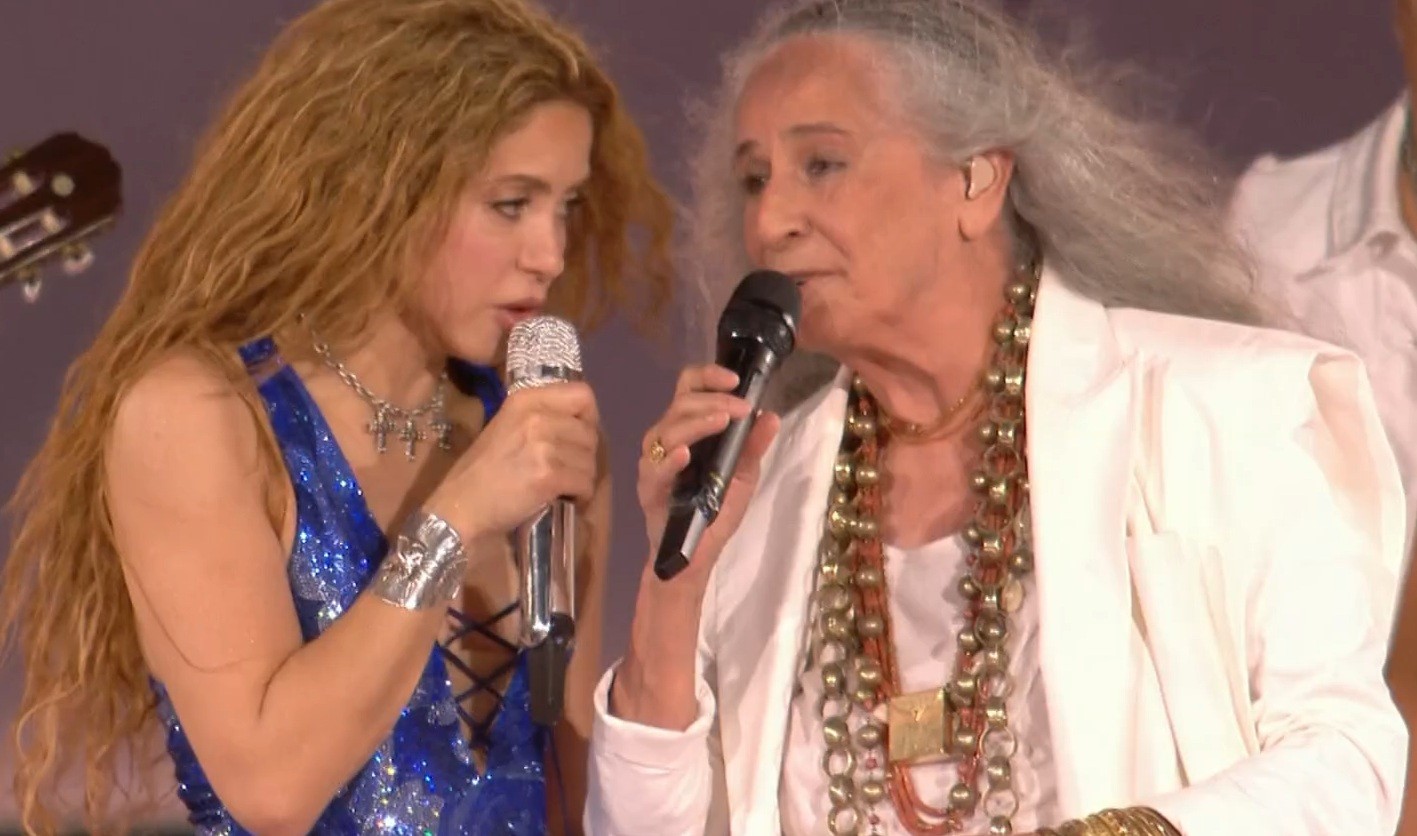 'Oi, Maria. É a Shakira aqui. O público amou', agradece colombiana em mensagem de áudio à Bethânia após dueto