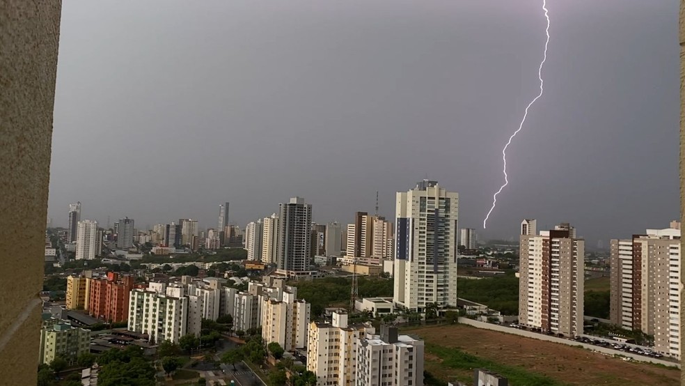 Chuva forte em Cuiabá — Foto: Gustavo Arakaki