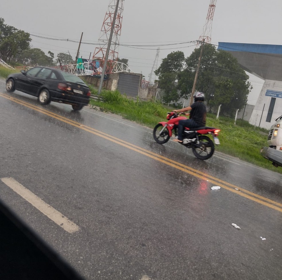 Queda de torre de antena em Divinópolis — Foto: Reprodução/Redes Sociais