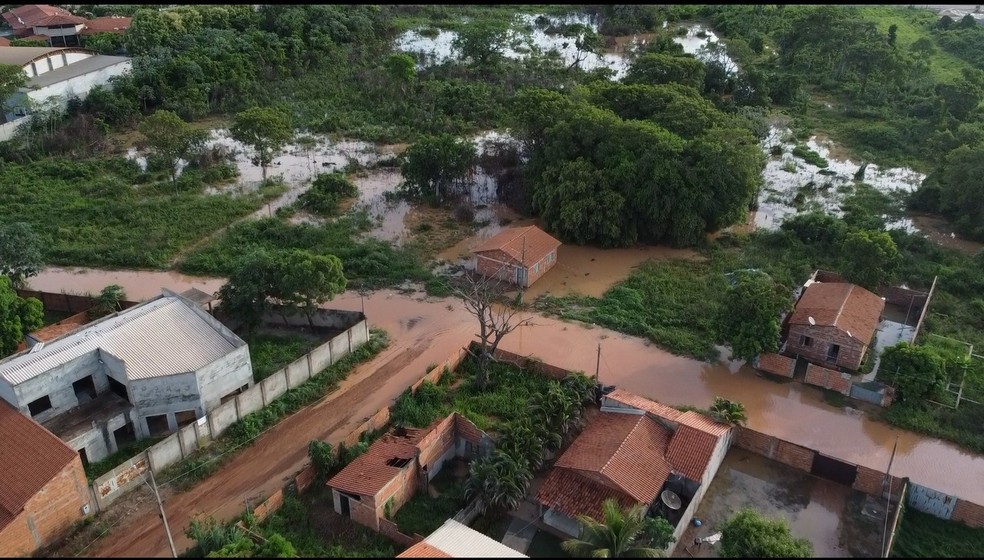 Cidade ficou alagada após temporal de 2 horas — Foto: Wilson Ribeiro/TVCA