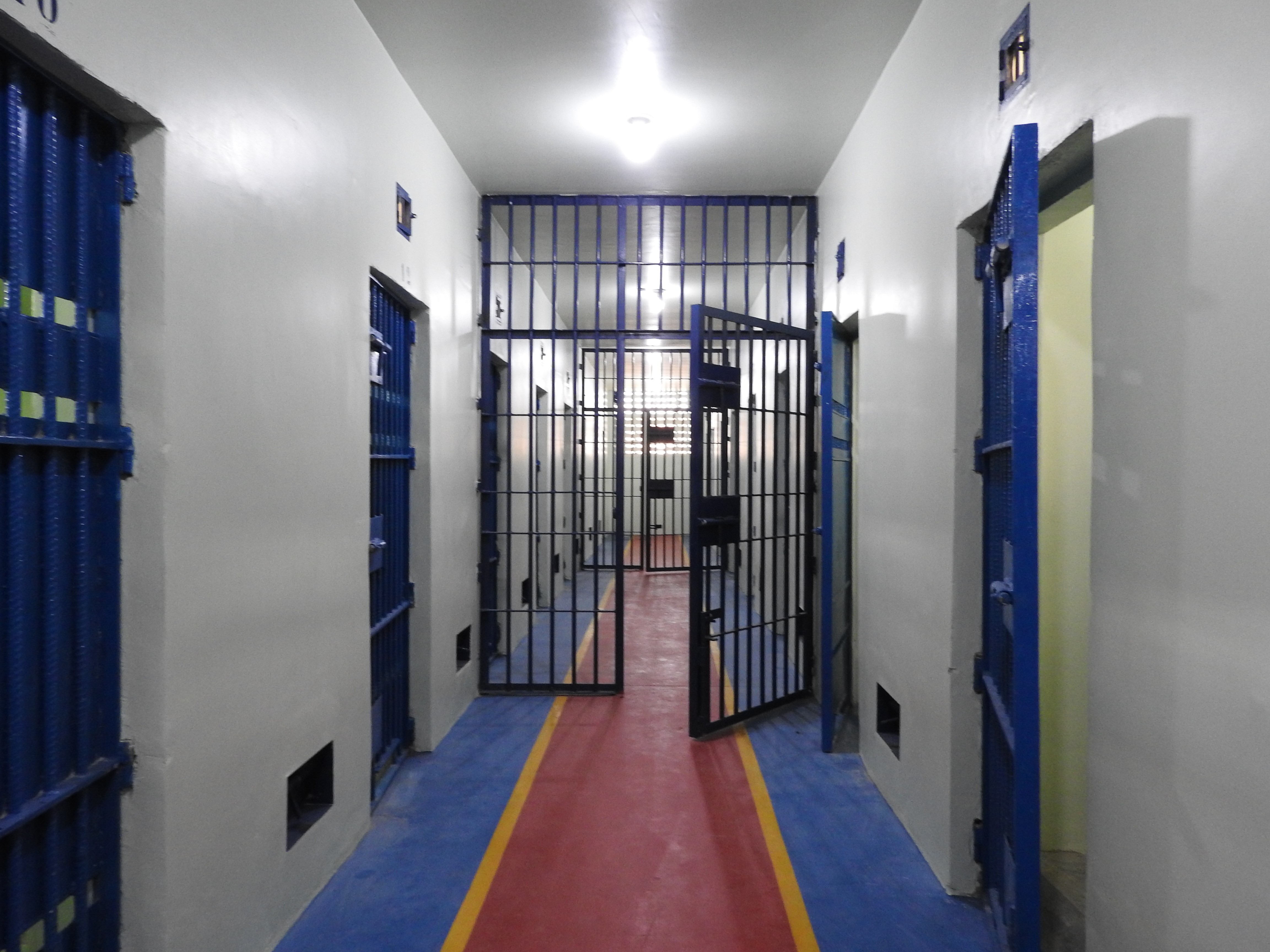 Juiz cita tortura a presos e afasta diretores de unidades prisionais de Roraima