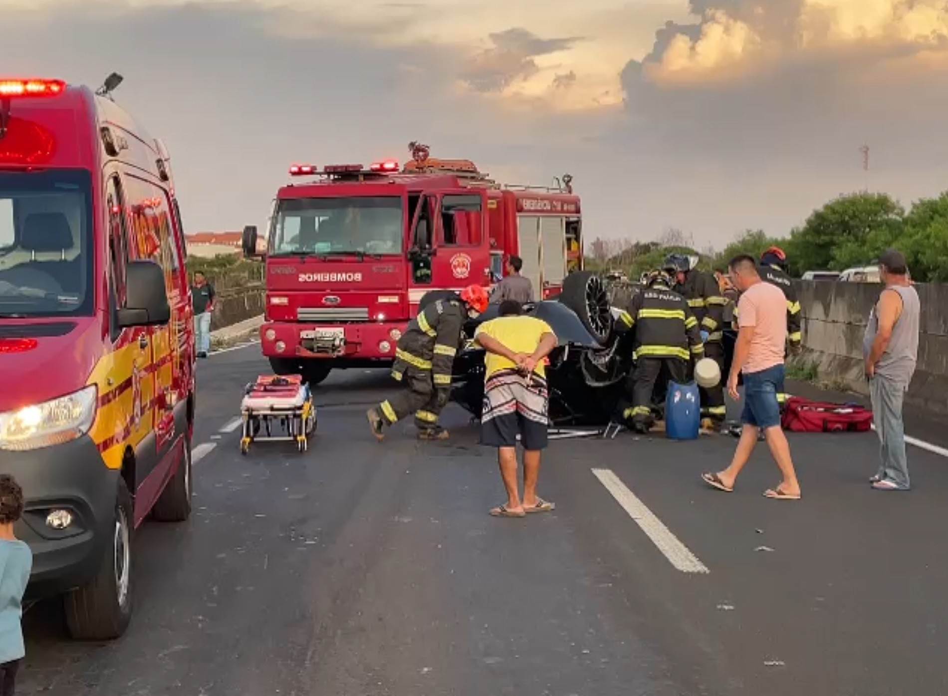 Motorista alcoolizado bate Camaro em 2 veículos na Luiz de Queiroz e deixa 7 feridos em Santa Bárbara D'Oeste