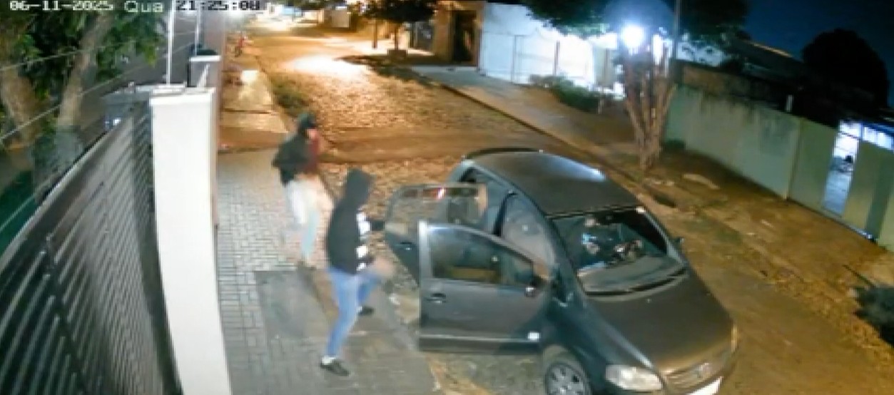 Vídeo: homens invadem casa, disparam três vezes e fogem em Foz do Iguaçu