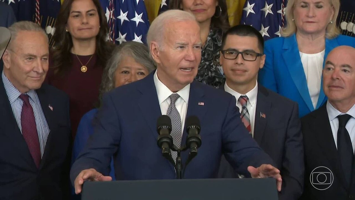 Joe Biden anuncia que 500 mil imigrantes ilegais casados com americanos poderão ficar nos EUA