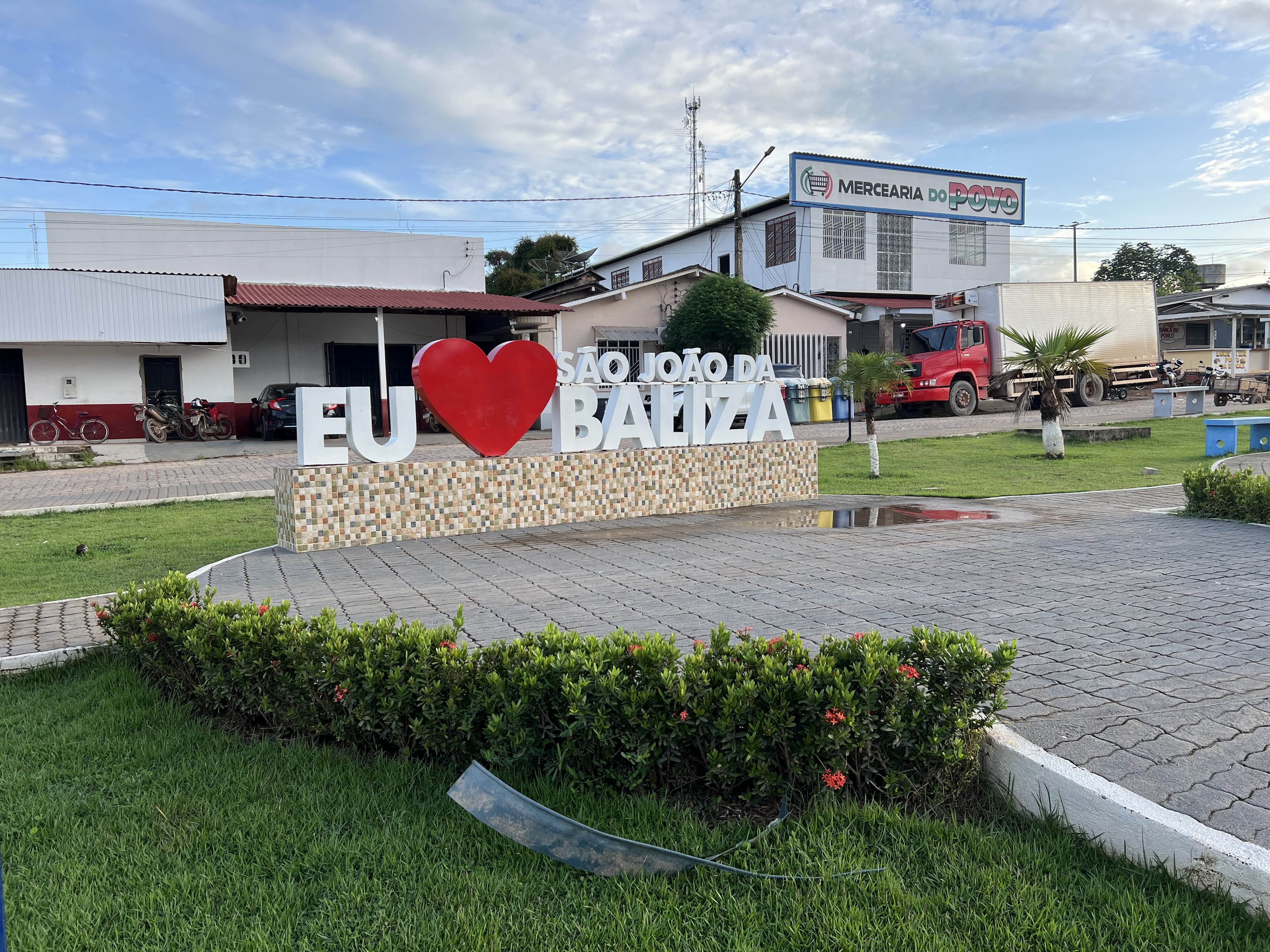 Jovem é morto ao ser atacado por trás com facadas em bar, no Sul de RR