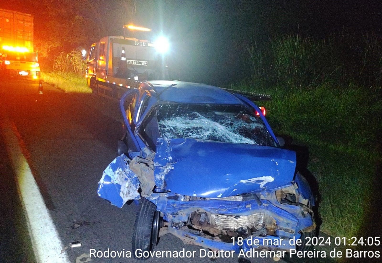 Dois morrem após colisão entre caminhão, caminhonete e carro em rodovia de Jaguariúna