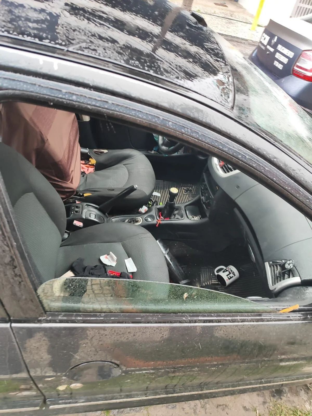 Flagrante no Braga: dois homens são detidos com objetos furtados de carro estacionado em Cabo Frio