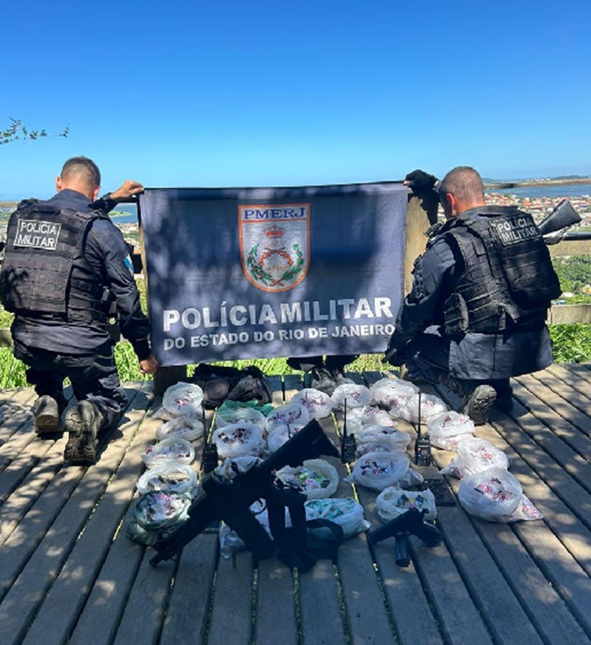 Operação policial termina com três mortos e apreensão de fuzil em São Pedro da Aldeia