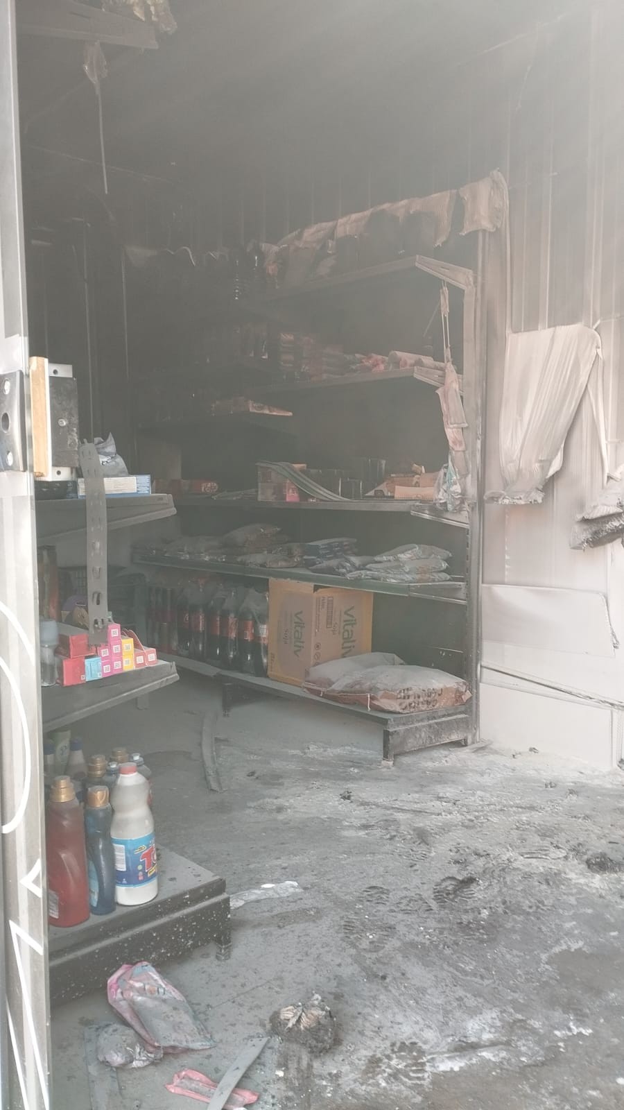 Incêndio destrói mercado dentro de condomínio de Caçapava