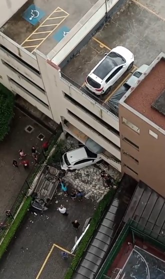 Carro cai do 1º andar de estacionamento após batida em São Bernardo do Campo