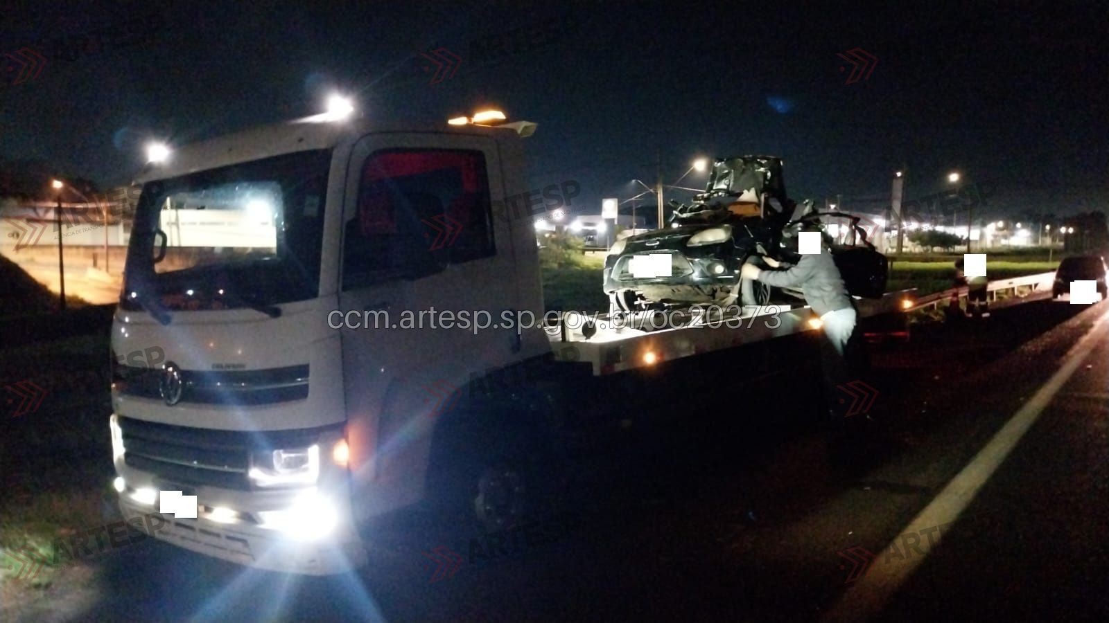 Duas pessoas morrem após carro ser atingido por guincho na Rodovia Anhanguera em Ribeirão Preto, SP