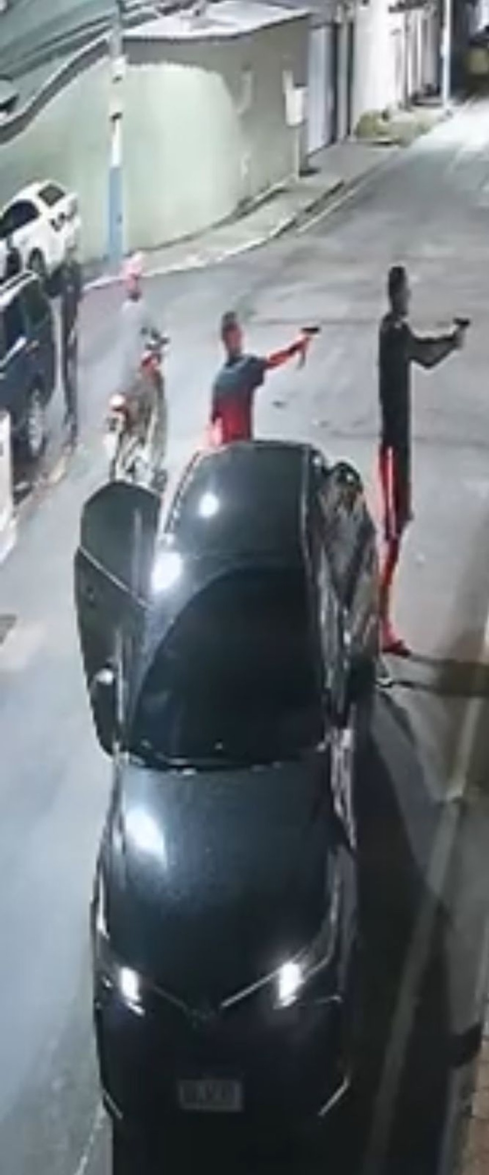 Imagens mostram a ação dos criminosos — Foto: Reprodução