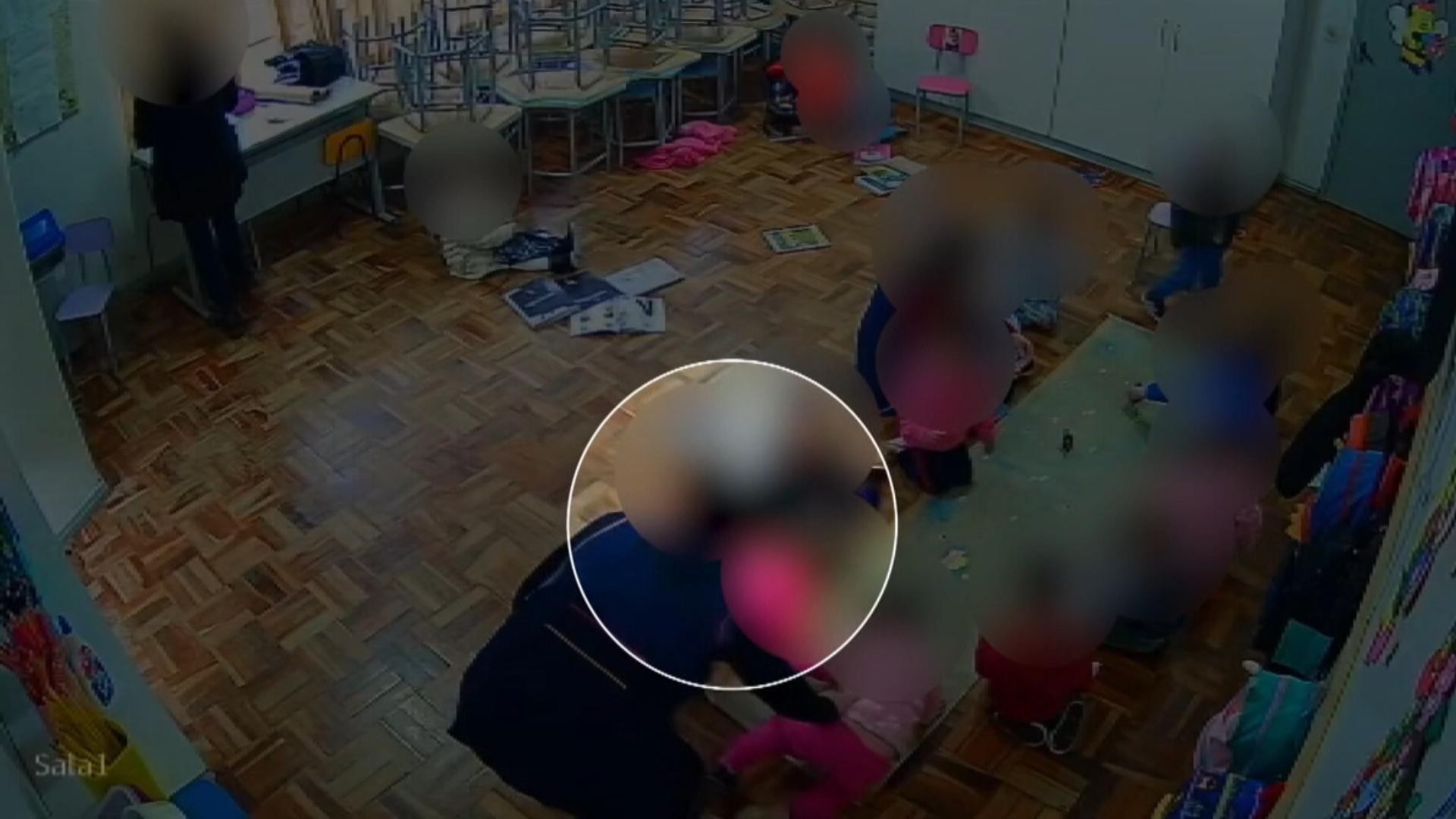 Professora é afastada após pais a acusarem de maus-tratos contra crianças de dois anos no Paraná
