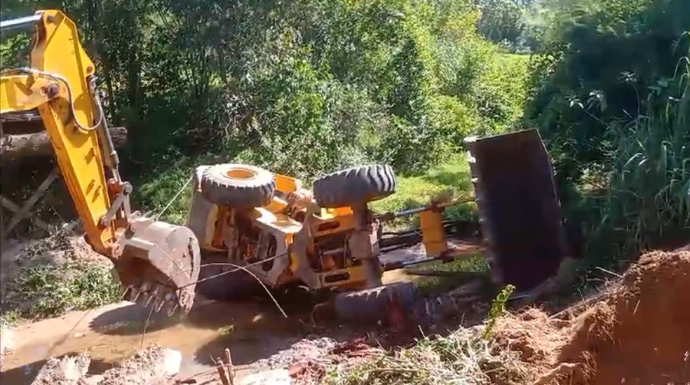 Trator da Seagri já foi retirado do local nesta sexta-feira (2) — Foto: Cedida