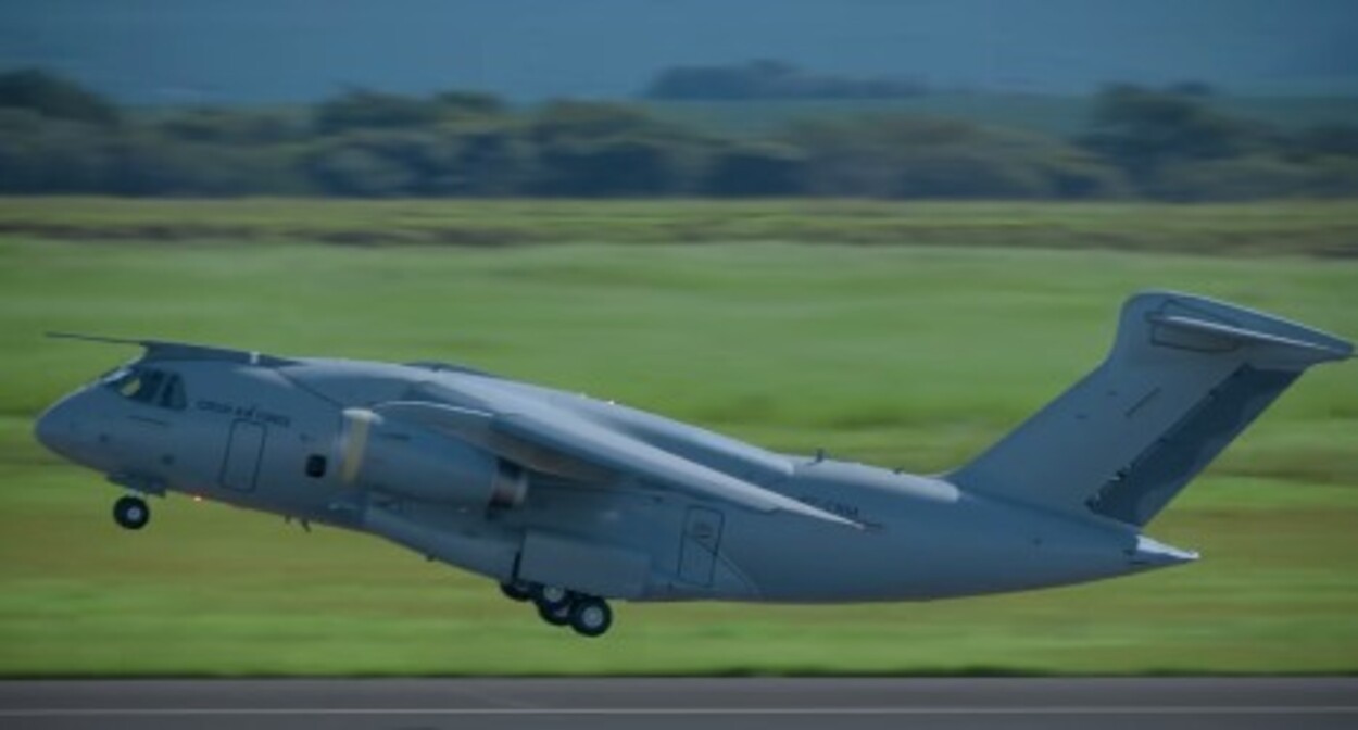 VÍDEO: Cargueiro militar da Embraer vendido à República Tcheca faz voo inaugural em Gavião Peixoto