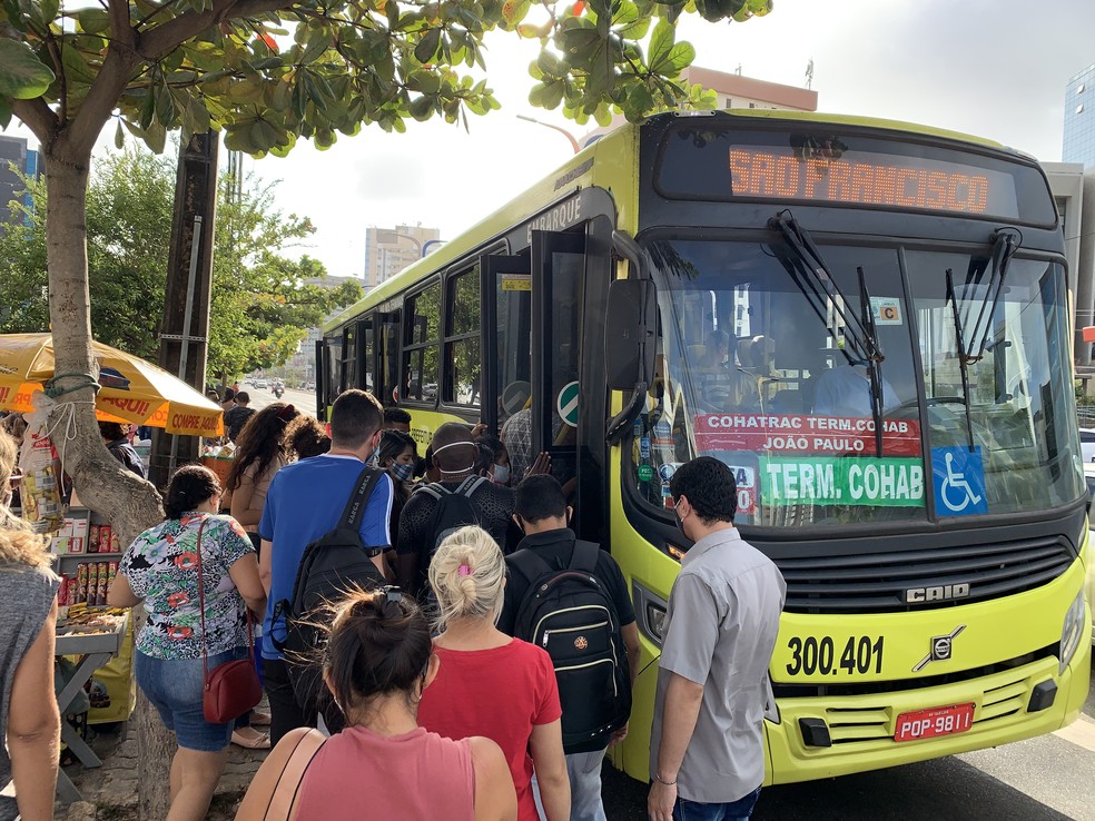 Ônibus do transporte público voltam a circular nesta sexta (9) na Grande São Luís — Foto: Paulo Soares / Grupo Mirante