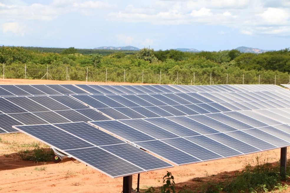 Energia solar é produzida em usinas de grande porte e em instalações residenciais no RN — Foto: Carlos Costa/Assecom RN