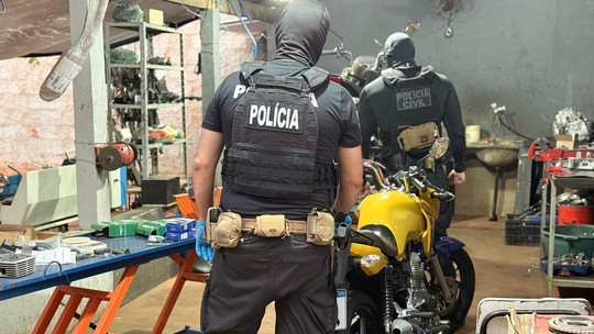Criminosos criam perfis falsos de deputados residentes em Brasília para aplicar golpes; veja detalhes - Grupo foi alvo de operação da Polícia Civil do DF nesta quarta (17). Corporação apreendeu celulares e materiais para perícia.