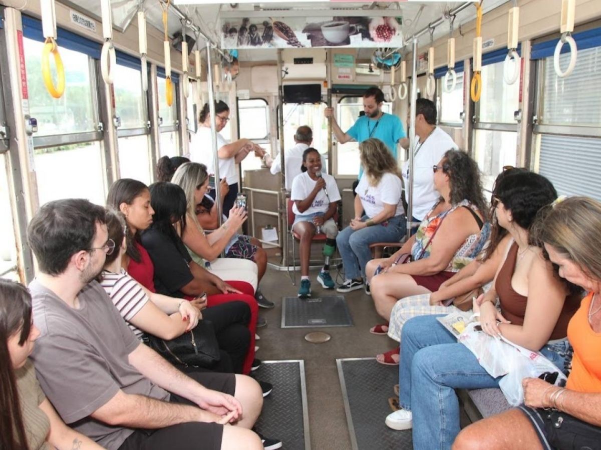 Bonde turístico de Santos terá passeio gratuito e especial para mulheres; confira a programação