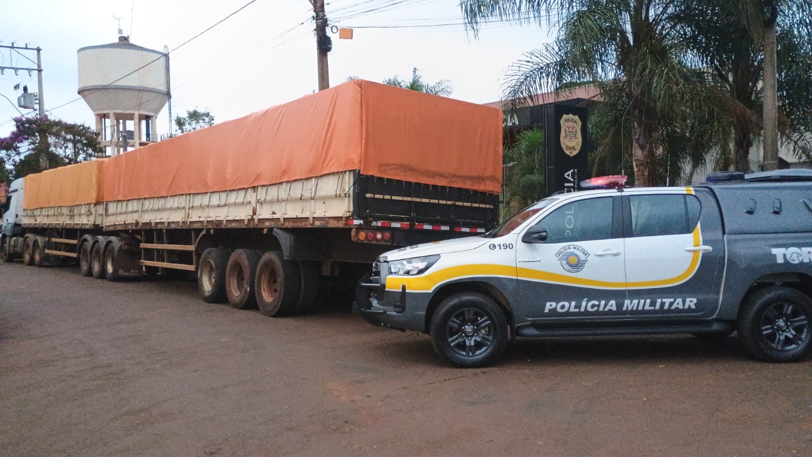 Caminhoneiro é preso por furto de carga de quase 50 toneladas de soja no interior de SP 