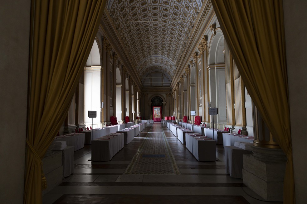 Vaticano divulga imagens de Capela Sistina pronta para receber conclave. — Foto: Serviço de imprensa do Vaticano