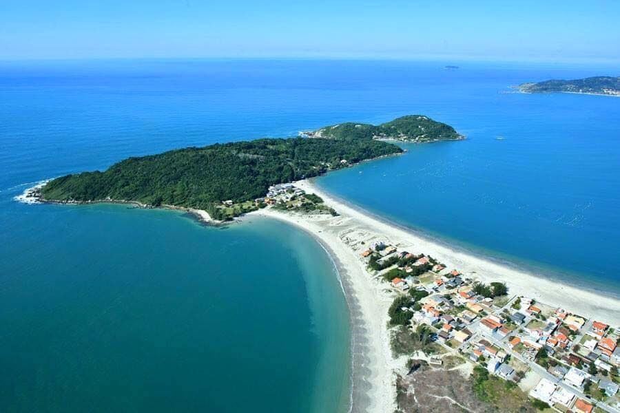 Ilha em cenário paradisíaco e com natureza intocada está à venda por R$ 30 milhões na Grande Florianópolis