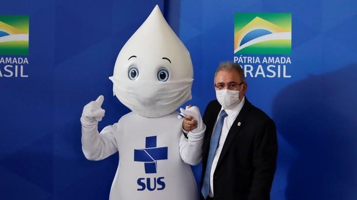 La'SUS: equipe de posto de saúde faz versão brasileira de mascote da Copa -  24/11/2022 - #Hashtag - Folha