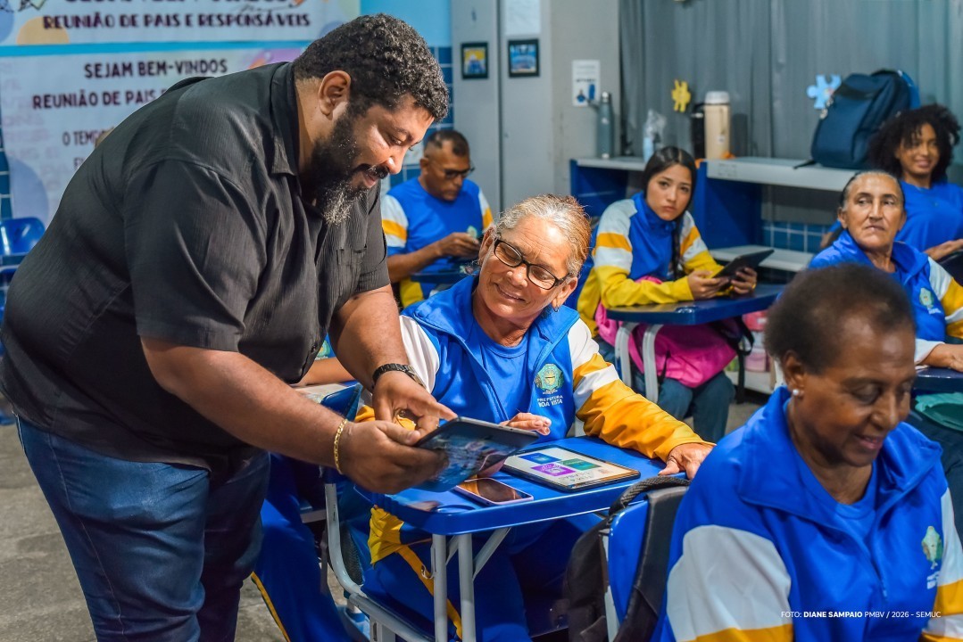 Em Boa Vista, escola usa aplicativo para transformar histórias da EJA